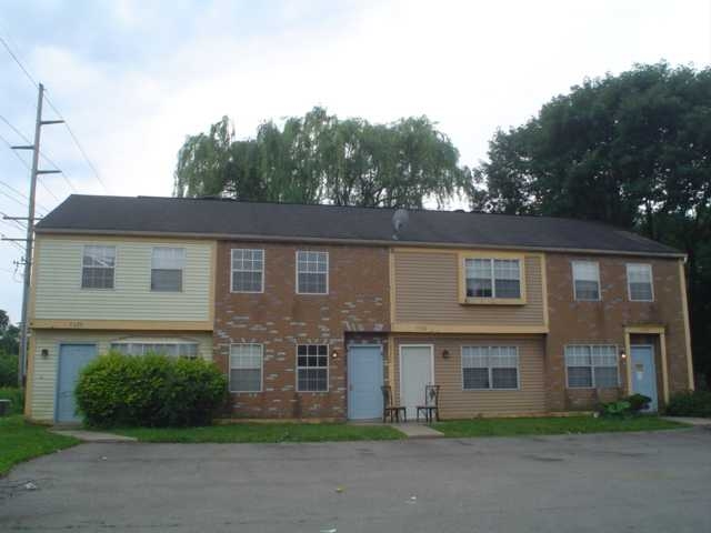 7400 Fall Creek Ln in Columbus, OH - Building Photo