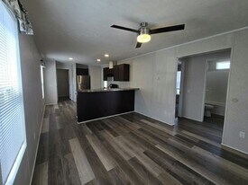 231 Cardinal Ln in Madison, WI - Building Photo