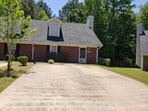 2405 Leeward Ct in Lithia Springs, GA - Building Photo - Building Photo
