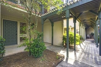 10136 Leisure Ln N, Unit 10136 Leisure Ln N #26 in Jacksonville, FL - Foto de edificio - Building Photo