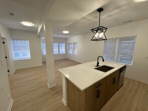 7717 N Sheridan Rd in Chicago, IL - Building Photo - Building Photo