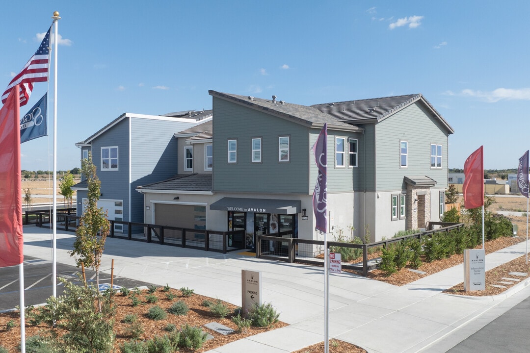 Tricon Delta Shores in Sacramento, CA - Building Photo