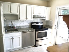 208 Park St in New Canaan, CT - Building Photo - Building Photo