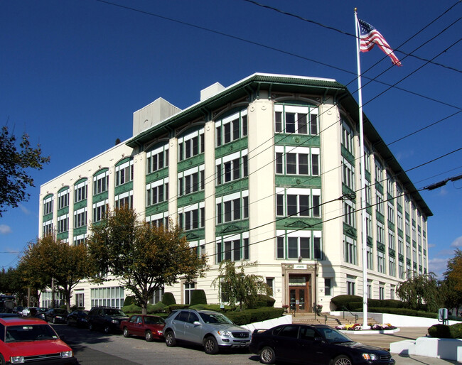 The Landmark in Port Chester, NY - Foto de edificio - Building Photo