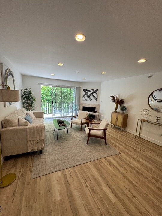 10960 Ashton Ave, Unit 401 in Los Angeles, CA - Building Photo