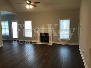 2215 Charles Towne Ct in Kannapolis, NC - Foto de edificio - Building Photo