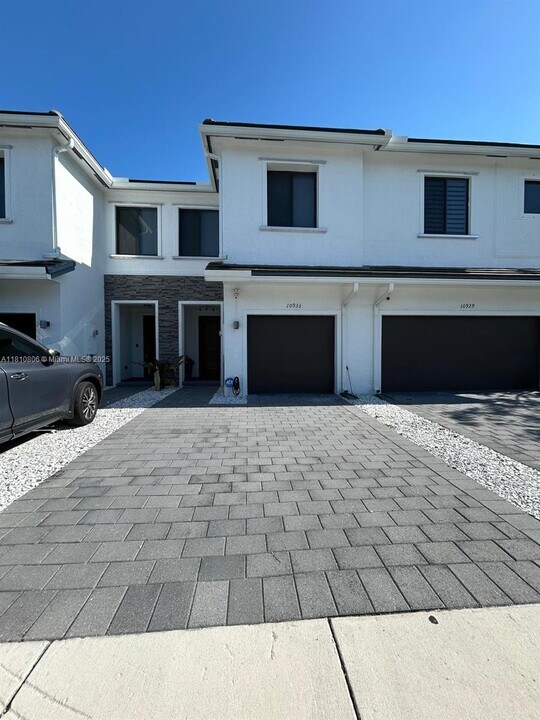10933 SW 235th Ln in Homestead, FL - Building Photo