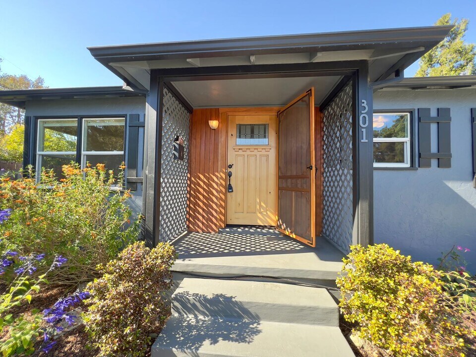 301 Monroe St in Napa, CA - Building Photo