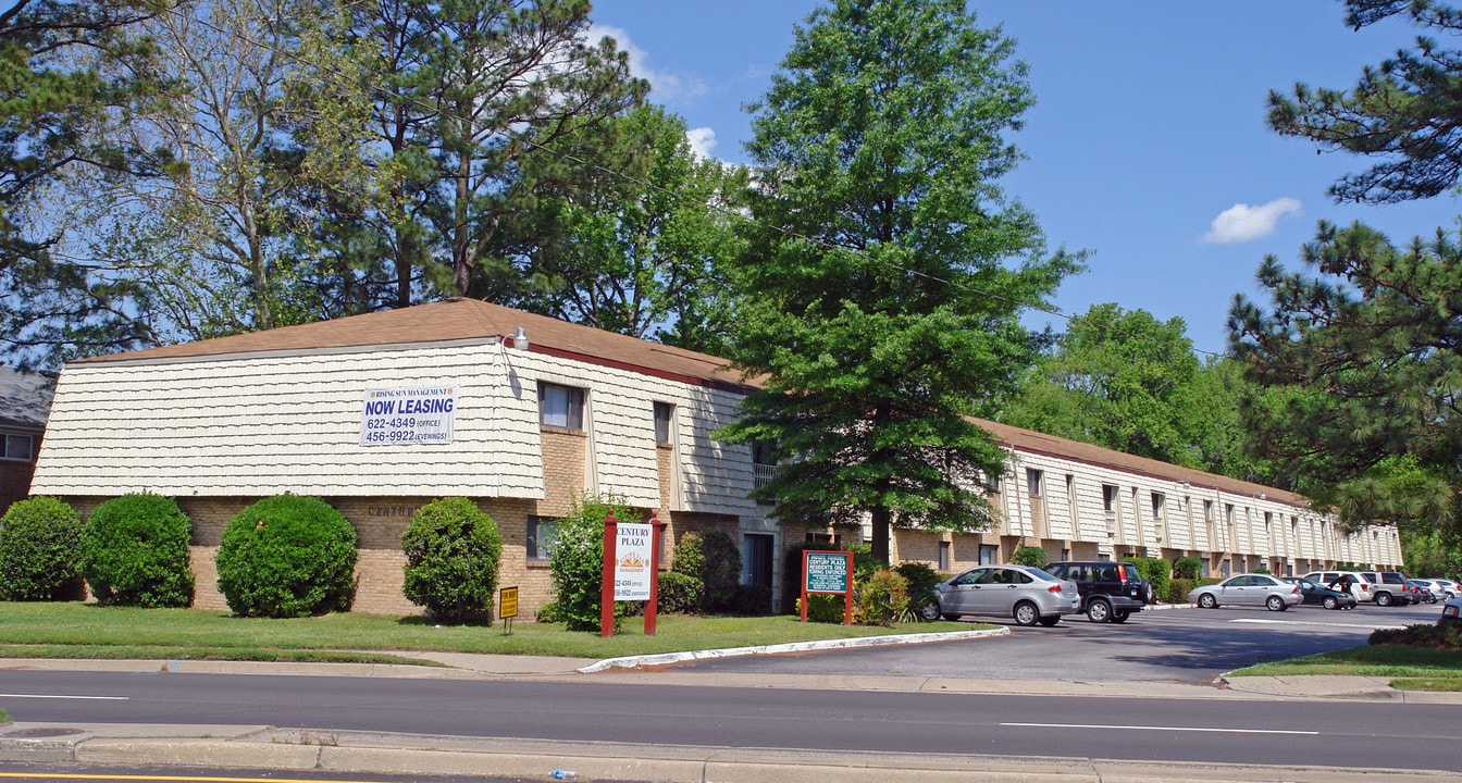 Century Plaza Apartments in Chesapeake, VA - Building Photo