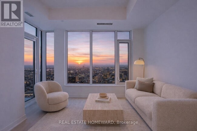 11 Yorkville Ave in Toronto, ON - Building Photo - Building Photo