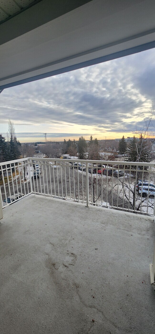 35-435 Richard Ct SW in Calgary, AB - Building Photo - Building Photo