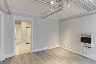 2042 W Armitage Ave, Unit G in Chicago, IL - Foto de edificio - Building Photo