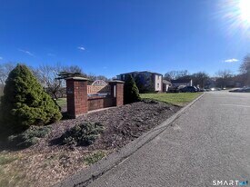 52 Heather Ridge in Shelton, CT - Building Photo