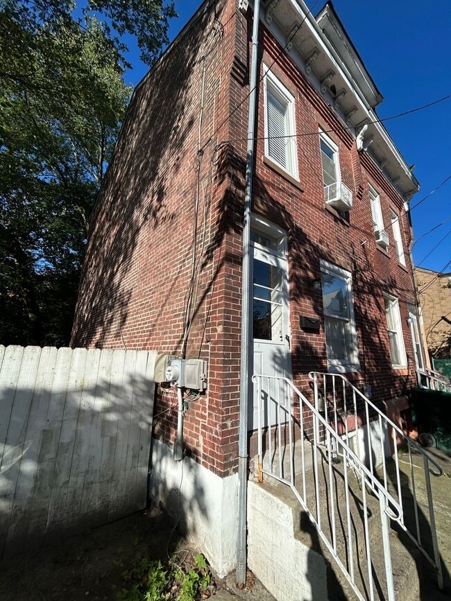 51 Asbury St in Trenton, NJ - Building Photo - Building Photo
