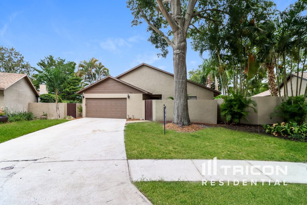 664 Channing Dr in Palm Harbor, FL - Building Photo