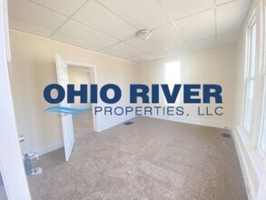 1017 S Zane Hwy, Unit 5 in Martins Ferry, OH - Foto de edificio - Building Photo