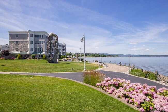 1321 Round Pointe Dr in Haverstraw, NY - Building Photo - Building Photo