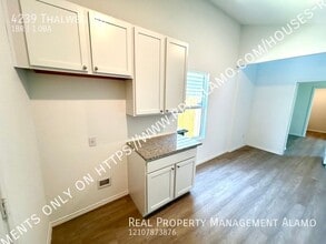 4239 Thalweg Way in San Antonio, TX - Building Photo - Building Photo