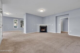 301 St Andrews Pl in Englishtown, NJ - Building Photo - Building Photo