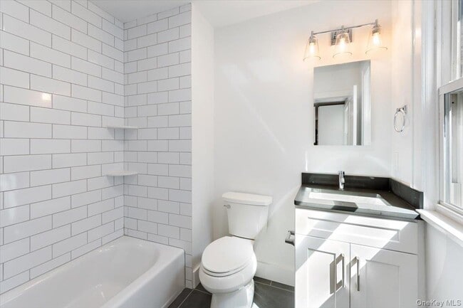 60 Leroy Ave in Valhalla, NY - Building Photo - Building Photo