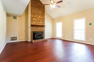 2805 Fernhurst Ct in Raleigh, NC - Foto de edificio - Building Photo