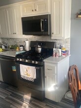 4120 210th St in Bayside, NY - Foto de edificio - Building Photo