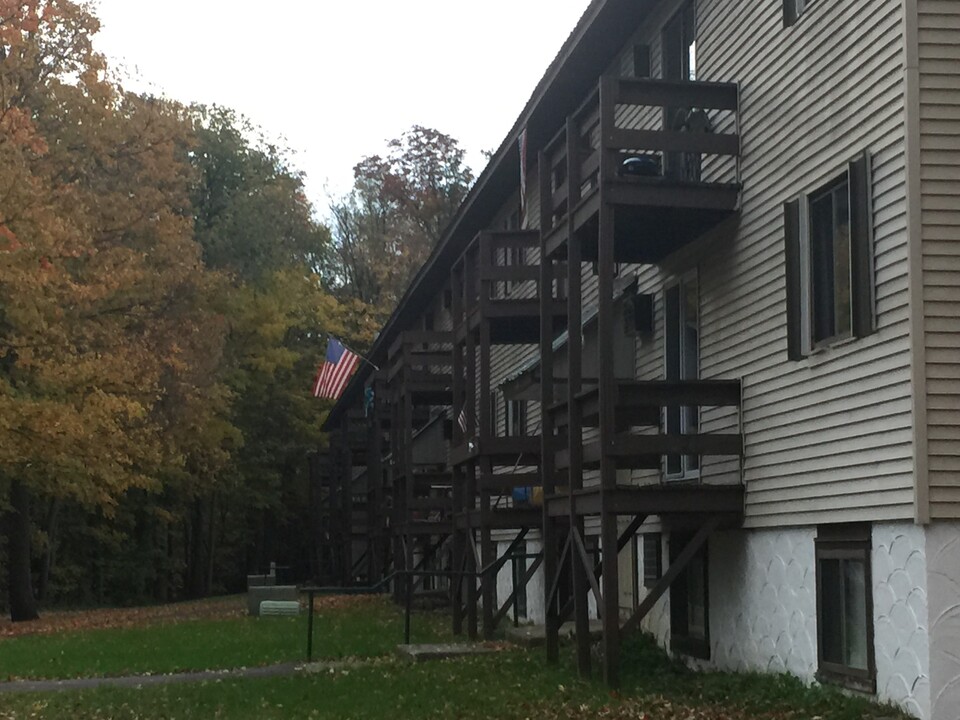 1 Cherrywood Ln in Rome, NY - Building Photo