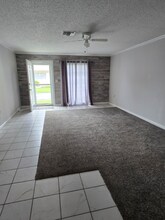 843 Cambridge Ct in Dunedin, FL - Foto de edificio - Building Photo