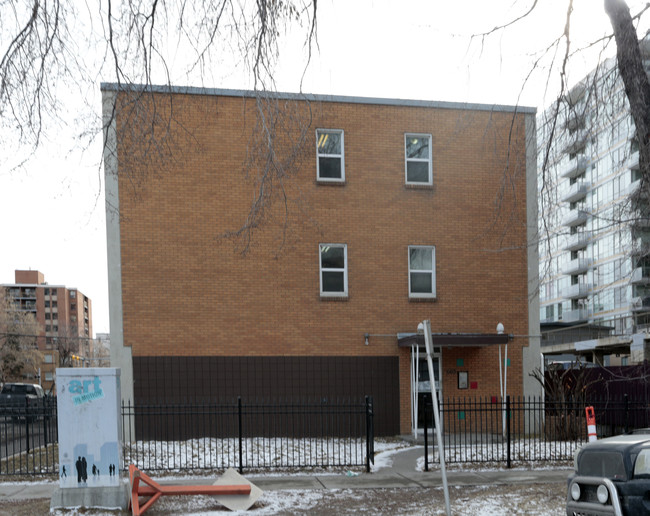 Central Beltline Apartments in Calgary, AB - Building Photo - Building Photo