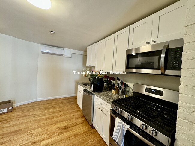 525 E 3rd St, Unit 2F in Boston, MA - Building Photo - Building Photo