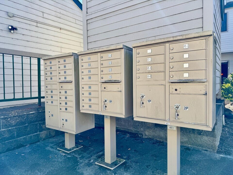 59 Appian Way in South San Francisco, CA - Building Photo