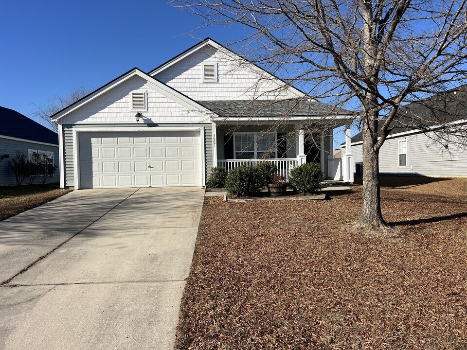 1221 Briar Rose Ln in Ladson, SC - Building Photo