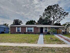 6256 Danbury St in Spring Hill, FL - Building Photo