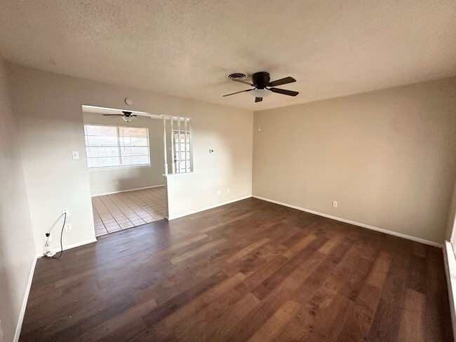 4811 W Illinois Ave in Midland, TX - Building Photo - Building Photo