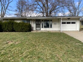 1001 E Seminary St in Danville, IL - Building Photo