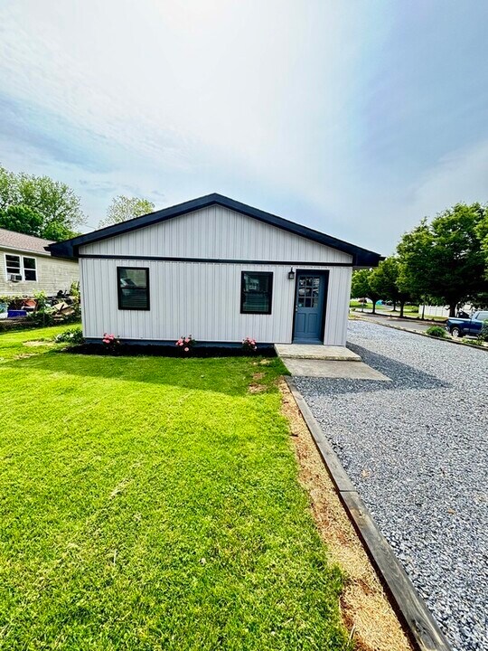 216 N Duke St in Hummelstown, PA - Building Photo