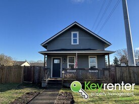 7045 S Montgomery St in Tacoma, WA - Building Photo