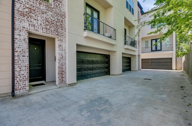 property at 2314 St Charles St