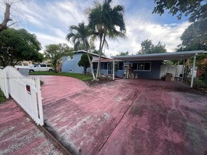 1330 NE 203rd St in Miami, FL - Building Photo - Building Photo