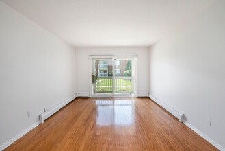 2440 Parmenter Blvd in Royal Oak, MI - Building Photo - Building Photo