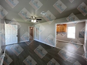 214 W Kittyhawk Dr in Midwest City, OK - Building Photo - Building Photo