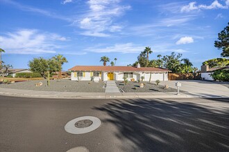 880 N Camino Condor in Palm Springs, CA - Building Photo - Building Photo