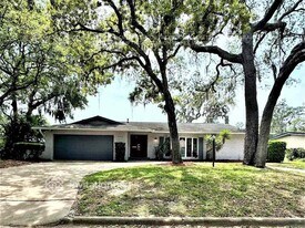 2354 Markingham Rd in Maitland, FL - Building Photo