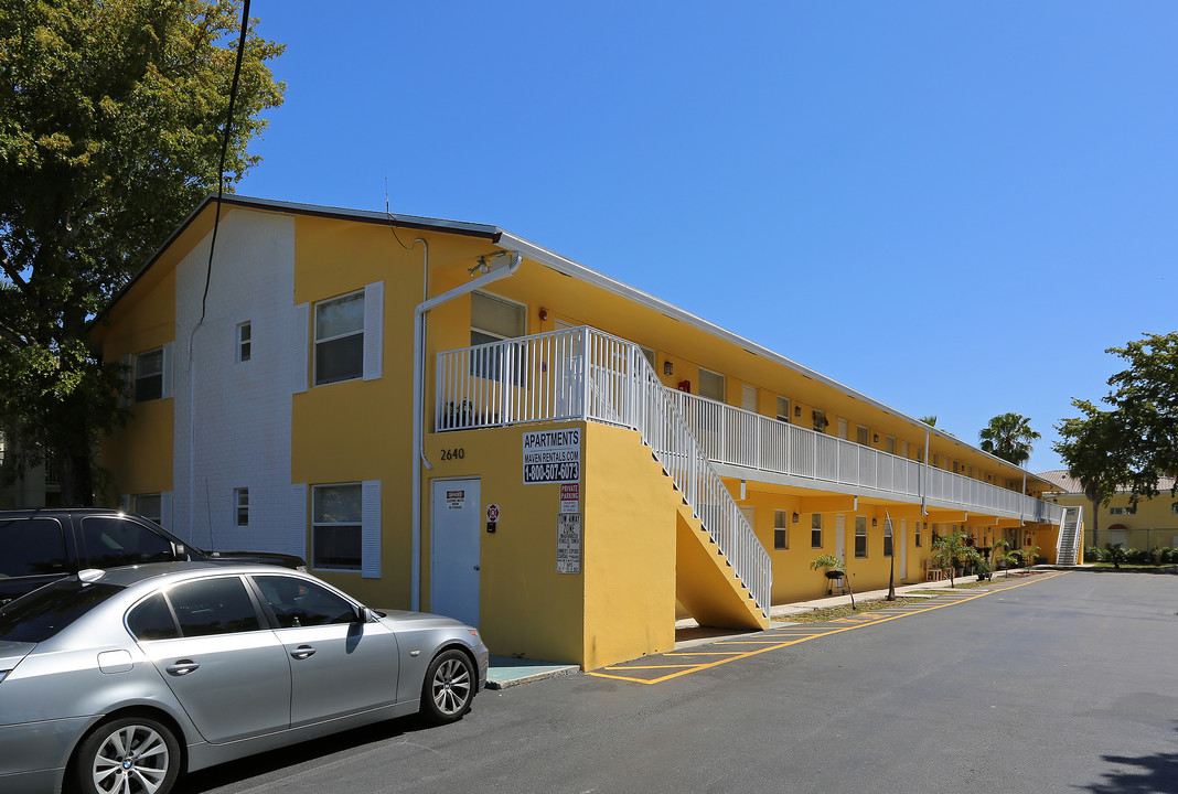 Maven Apartments in Wilton Manors, FL - Foto de edificio