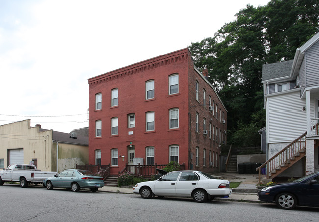 33 Cottage St in New London, CT - Building Photo - Building Photo