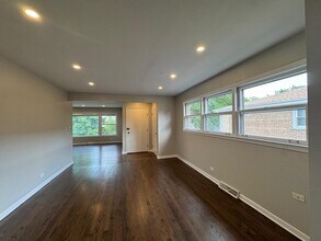 6752 E Prairie Rd in Lincolnwood, IL - Building Photo - Building Photo