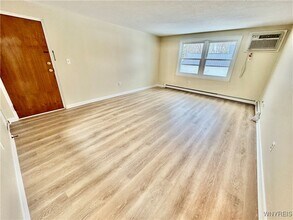 6321 W Quaker St in Orchard Park, NY - Building Photo - Building Photo