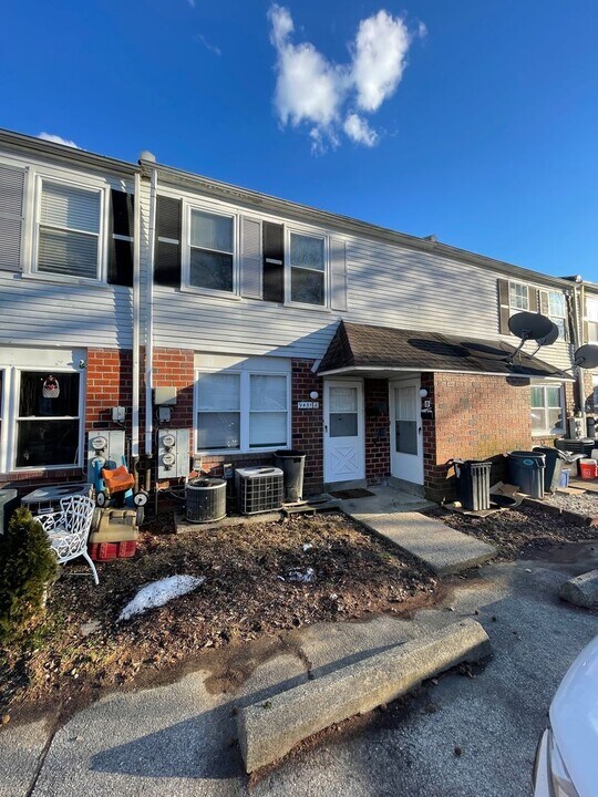 9451 Fairgreen Ln in Philadelphia, PA - Building Photo