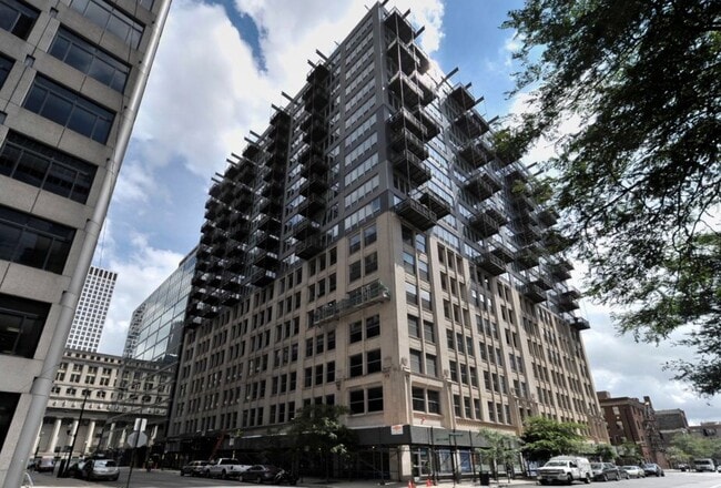 property at 565 W Quincy St