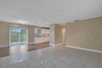 571 SW Comet Terrace in Port St. Lucie, FL - Building Photo - Building Photo